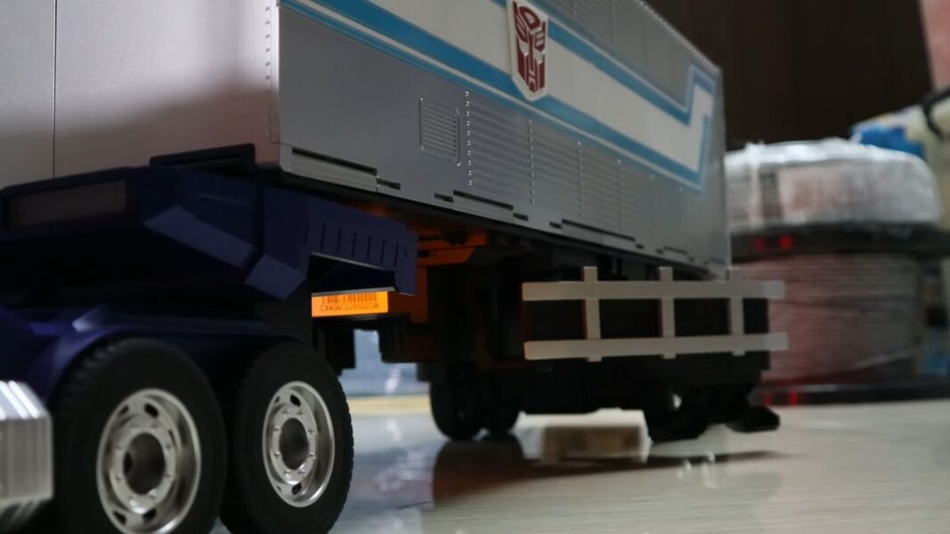 Robosen Transformers Optimus Prime With Auto Transform Trailer In Hand Image  (2 of 23)